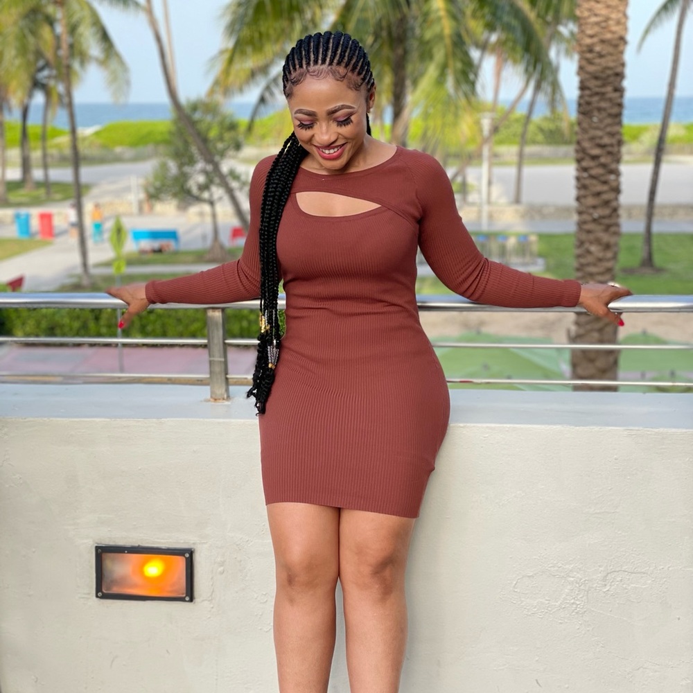 FRONT CUT OUT KNIT DRESS